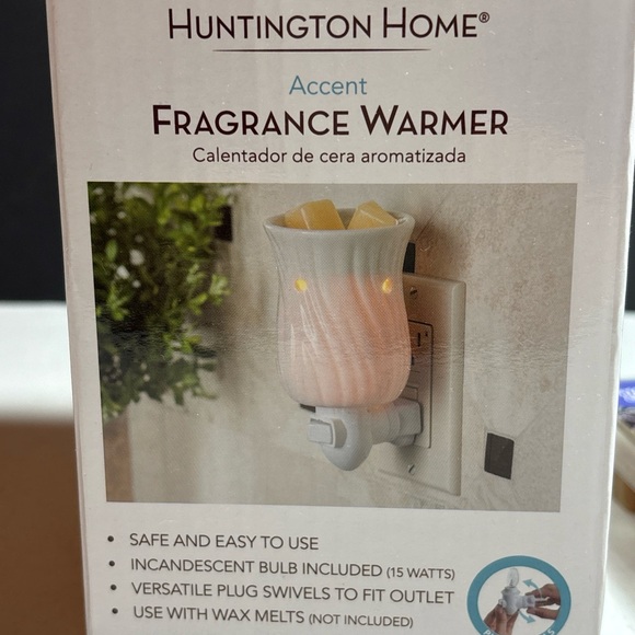 Huntington Home White Fragrance Warmer Wall Plug in + Pack of Wax Cubes, NEW - Picture 3 of 5